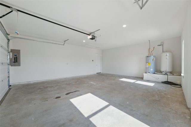 107 W Stagecoach Trail, Weatherford, TX 76085