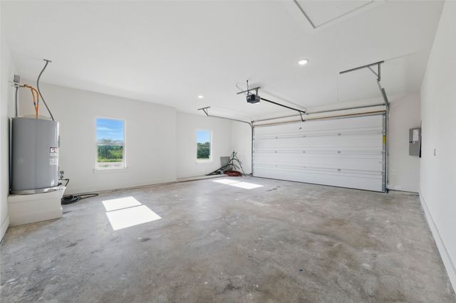 107 W Stagecoach Trail, Weatherford, TX 76085