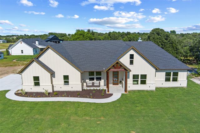 107 W Stagecoach Trail, Weatherford, TX 76085