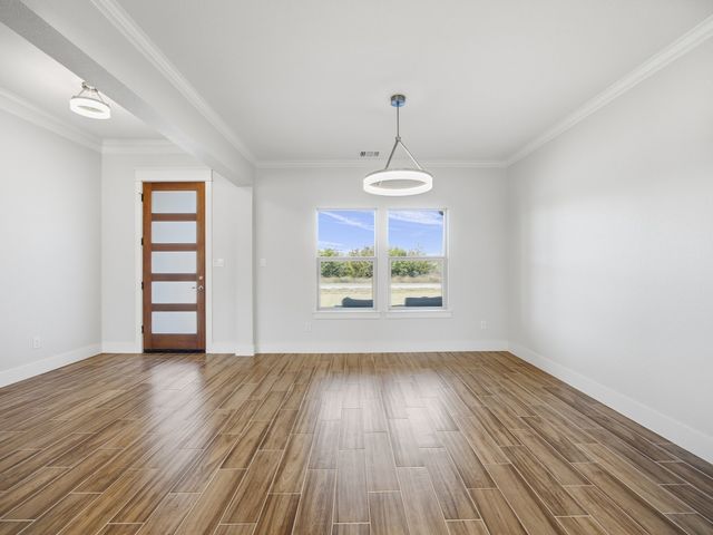 107 W Stagecoach Trail, Weatherford, TX 76085