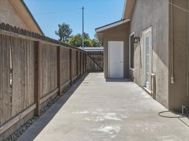 6676 N Wolters Avenue, Fresno, CA 93710