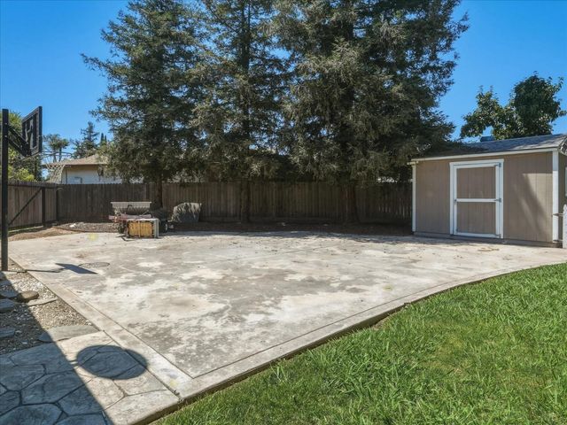6676 N Wolters Avenue, Fresno, CA 93710