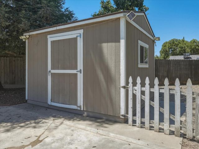 6676 N Wolters Avenue, Fresno, CA 93710