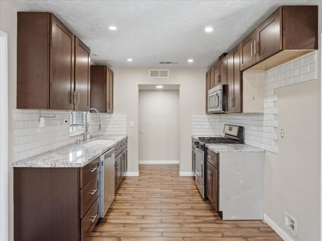 6676 N Wolters Avenue, Fresno, CA 93710