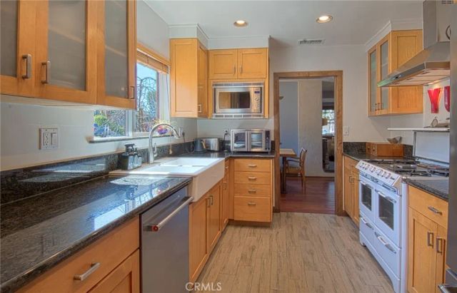 330 Colleen Place, Costa Mesa, CA 92627