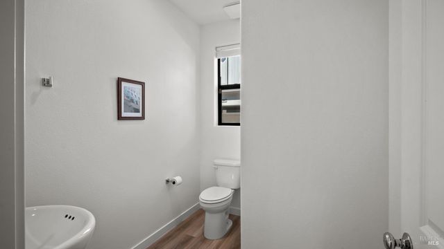 1586 Waterside Ln, Rohnert Park, CA 94928