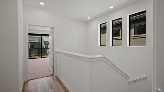 1586 Waterside Ln, Rohnert Park, CA 94928