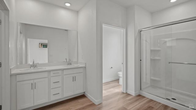 1586 Waterside Ln, Rohnert Park, CA 94928