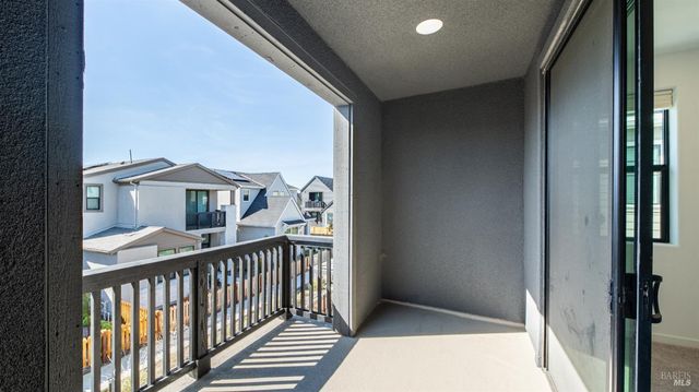 1586 Waterside Ln, Rohnert Park, CA 94928