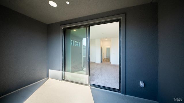 1586 Waterside Ln, Rohnert Park, CA 94928