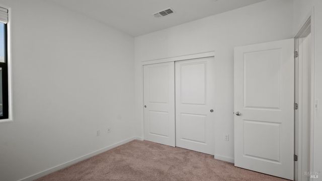 1586 Waterside Ln, Rohnert Park, CA 94928