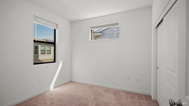 1586 Waterside Ln, Rohnert Park, CA 94928