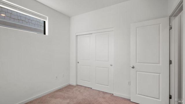 1586 Waterside Ln, Rohnert Park, CA 94928