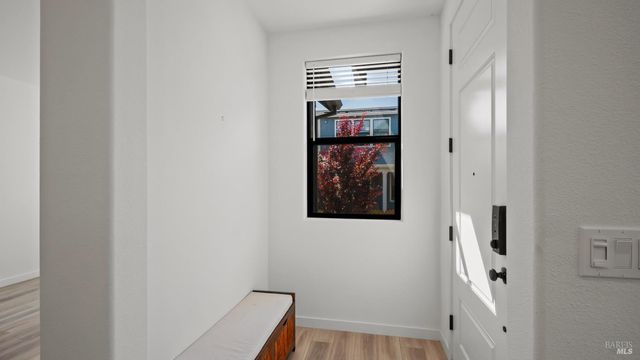 1586 Waterside Ln, Rohnert Park, CA 94928