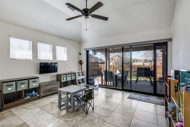 1812 Southridge Drive, Van Alstyne, TX 75495