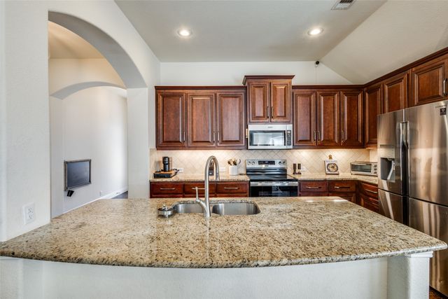 1812 Southridge Drive, Van Alstyne, TX 75495