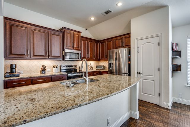 1812 Southridge Drive, Van Alstyne, TX 75495