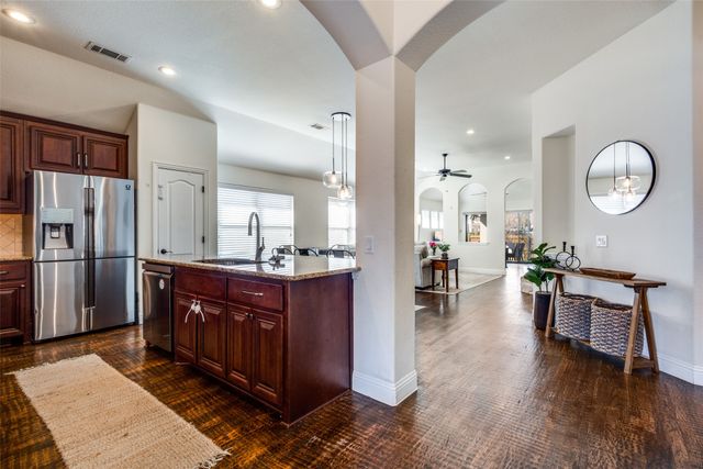 1812 Southridge Drive, Van Alstyne, TX 75495