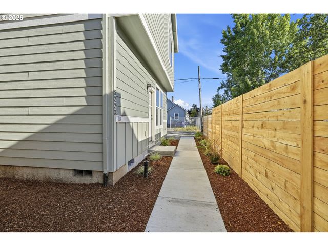 5220 Se Ramona St, Portland, OR 97206