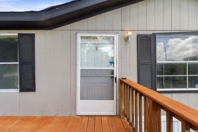 176 County Road 5633, Castroville, TX 78009