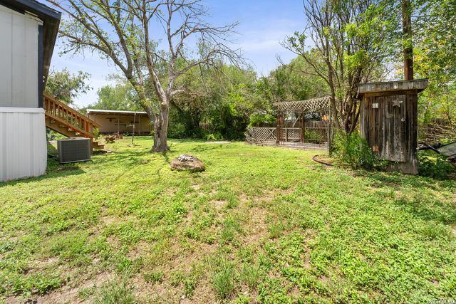 176 County Road 5633, Castroville, TX 78009
