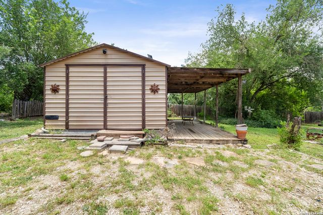 176 County Road 5633, Castroville, TX 78009
