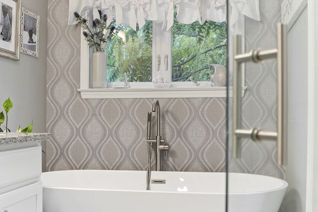 22 Apthorp St, Worcester, MA 01606