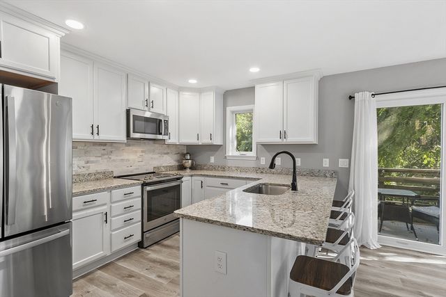 22 Apthorp St, Worcester, MA 01606