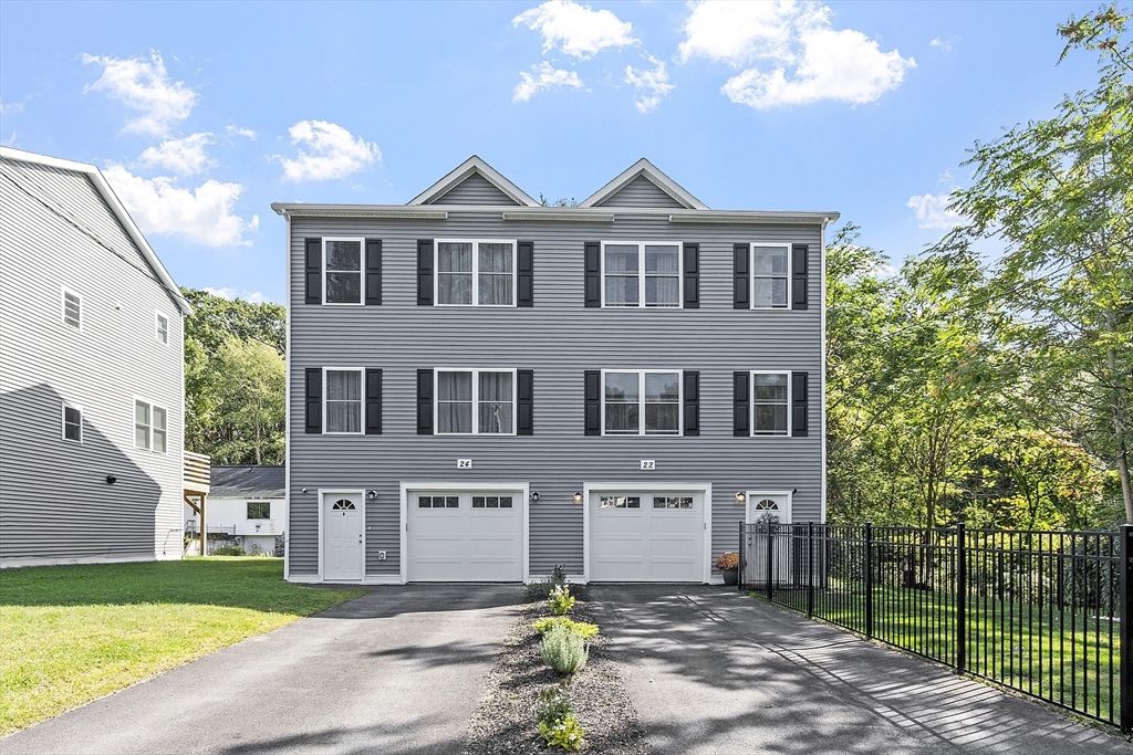 22 Apthorp St, Worcester, MA 01606