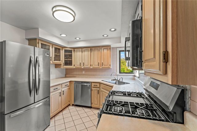115 Bost Dr, West Mifflin, PA 15122