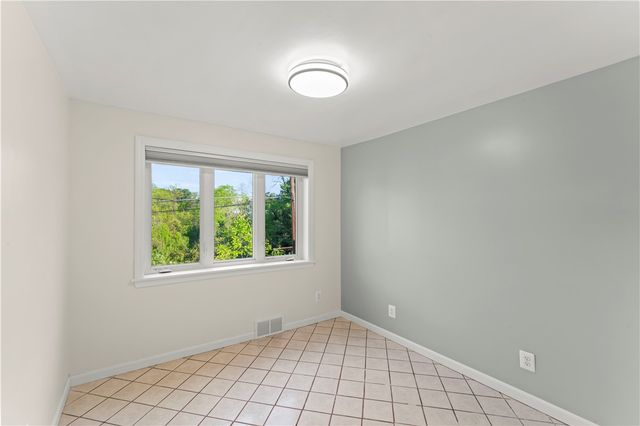 115 Bost Dr, West Mifflin, PA 15122
