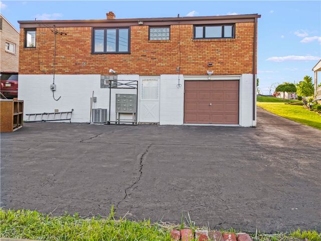 115 Bost Dr, West Mifflin, PA 15122