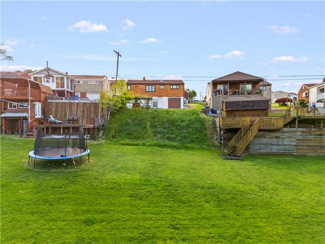 115 Bost Dr, West Mifflin, PA 15122