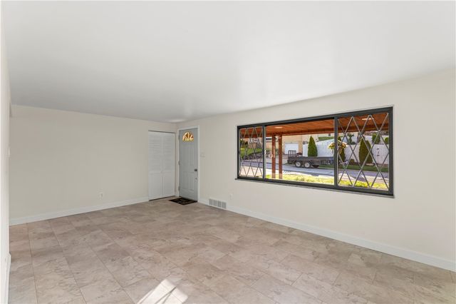 115 Bost Dr, West Mifflin, PA 15122
