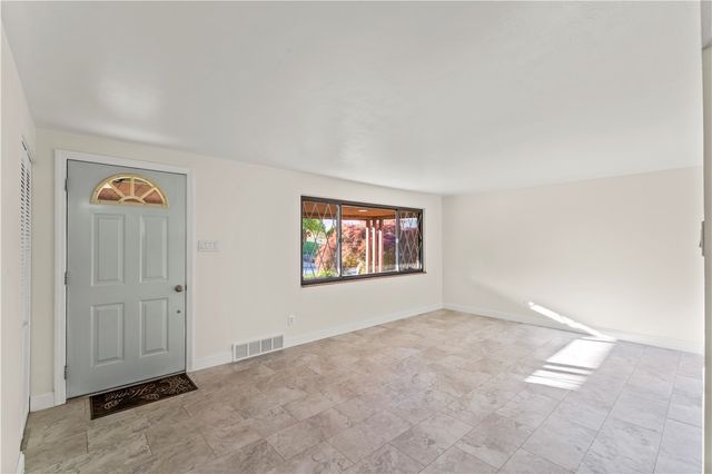 115 Bost Dr, West Mifflin, PA 15122