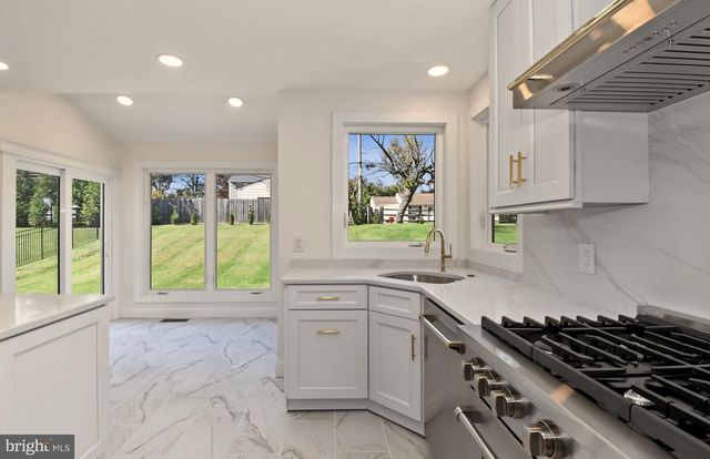202 HIDDEN CREEK DR, Hatboro, PA 19040