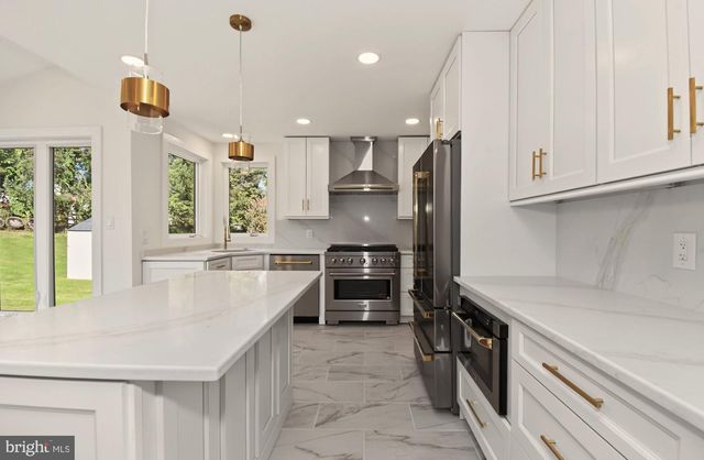 202 HIDDEN CREEK DR, Hatboro, PA 19040