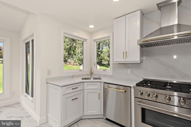202 HIDDEN CREEK DR, Hatboro, PA 19040