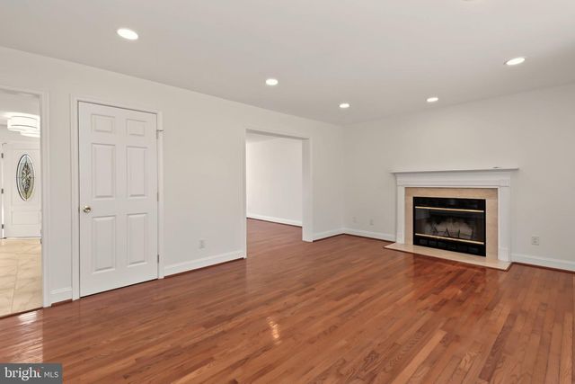 202 HIDDEN CREEK DR, Hatboro, PA 19040