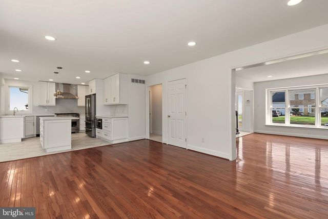 202 HIDDEN CREEK DR, Hatboro, PA 19040