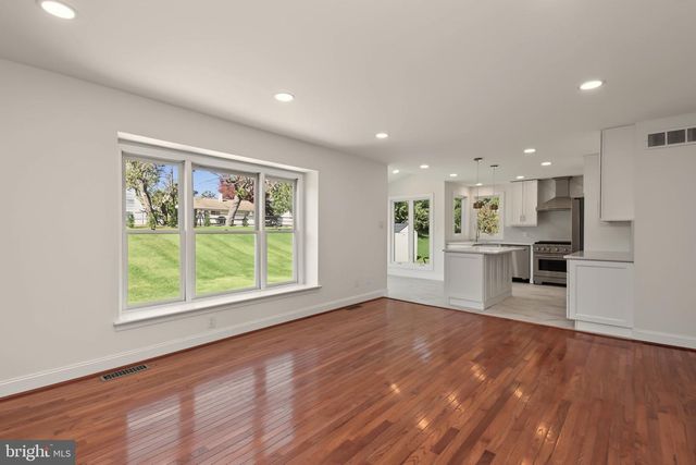 202 HIDDEN CREEK DR, Hatboro, PA 19040