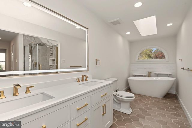 202 HIDDEN CREEK DR, Hatboro, PA 19040