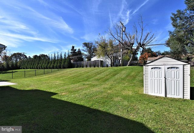 202 HIDDEN CREEK DR, Hatboro, PA 19040