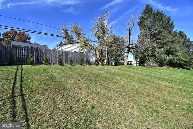 202 HIDDEN CREEK DR, Hatboro, PA 19040