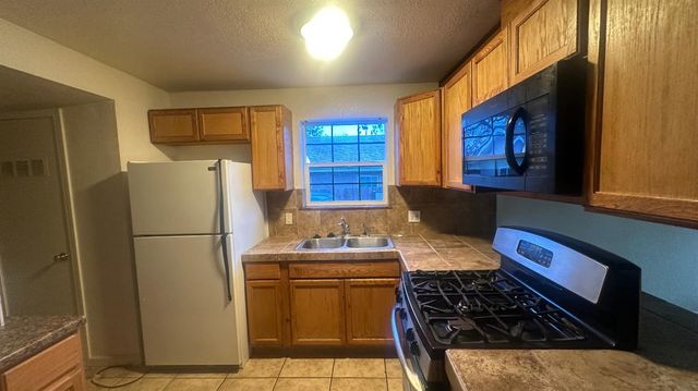 1600 Sunnyside Ave, Stockton, CA 95205