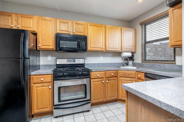 1 Jefferson Avenue H8, Rockville Centre, NY 11570