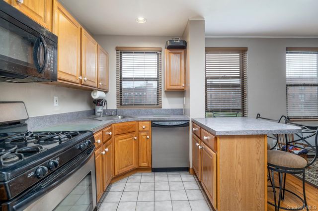 1 Jefferson Avenue H8, Rockville Centre, NY 11570