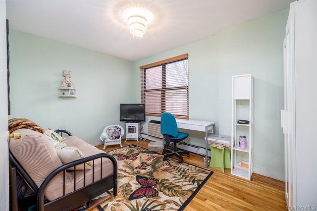 1 Jefferson Avenue H8, Rockville Centre, NY 11570