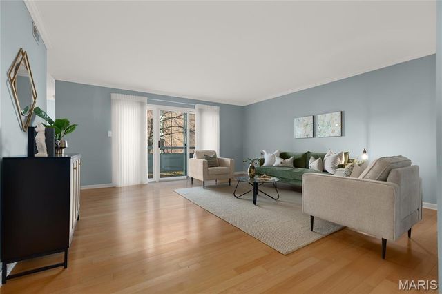 526 Sarah Lane 22, Creve Coeur, MO 63141