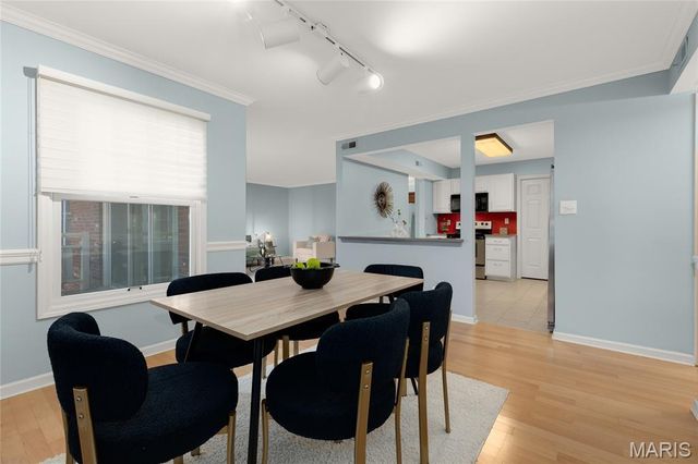 526 Sarah Lane 22, Creve Coeur, MO 63141